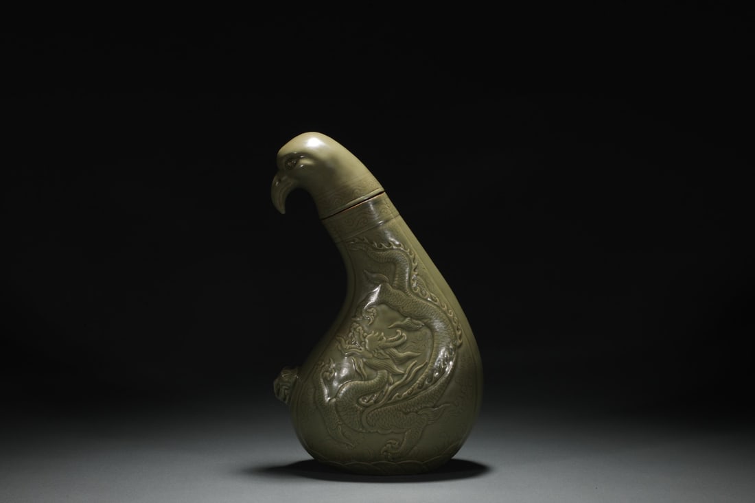 An Exquisite Yue Kiln Celadon Glazed Dragon Pattern Eagle Head Ewer: An Exquisite Yue Kiln Celadon Glazed Dragon Pattern Eagle Head Ewer,Five Dynasties,Size:10.2inx6.1in 越窑青瓷龙纹鹰首壶,五代