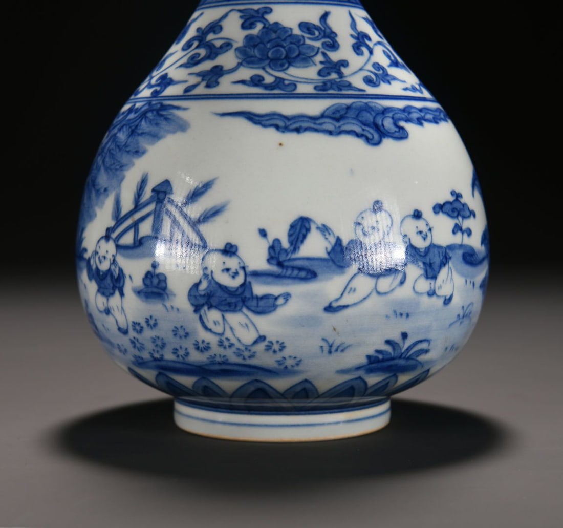 An Exquisite Blue and White Figures Pattern Vase - 8