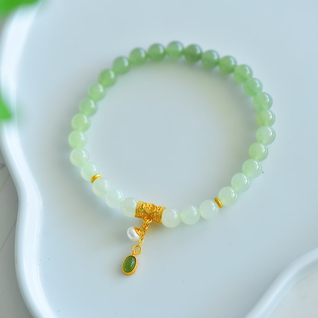 A Exquisite Hotan Jade Fine Bead Bracelet: A Exquisite Hotan Jade Fine Bead Bracelet,Size:0.2inx0.2in 和田玉高冰细珠手链