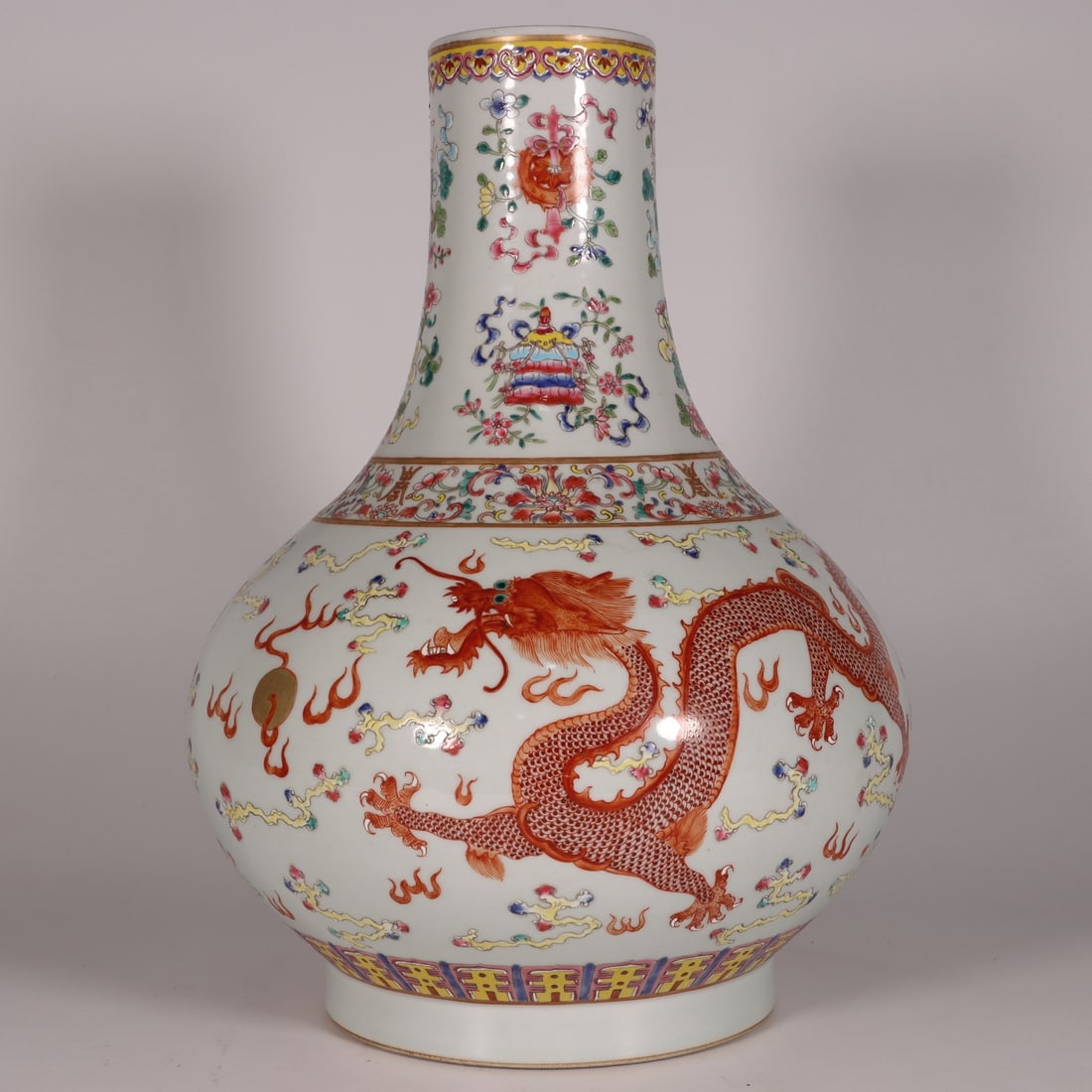 An Exquisite Famille-Rose Dragon and Phoenix Pattern Vase: An Exquisite Famille-Rose Dragon and Phoenix Pattern Vase,Qing Dynasty, China,Daoguang Six-character Mark,Size:13inx9.1in 粉彩龙凤纹瓶,中国清É