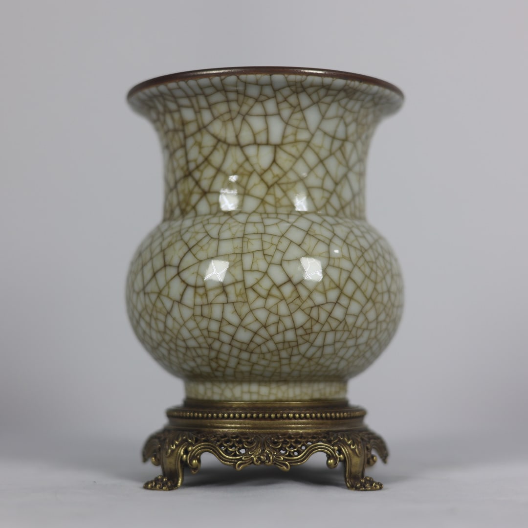 An Exquisite Ge Glaze Copper-Inlaid Basin (1 of 7)