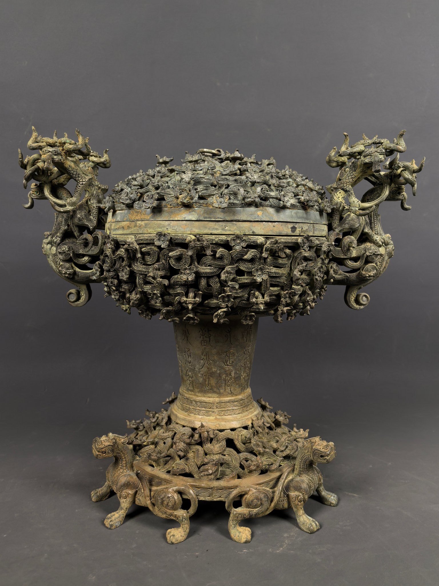 An Exquisite Bronze Pan‑Chi Pattern Dragon‑Ears Jar: An Exquisite Bronze Pan‑Chi Pattern Dragon‑Ears Jar,Han Dynasty, China,Size:12inx13.4inx8.3in,Weight:5250g 青铜蟠螭纹龙耳罐,中国