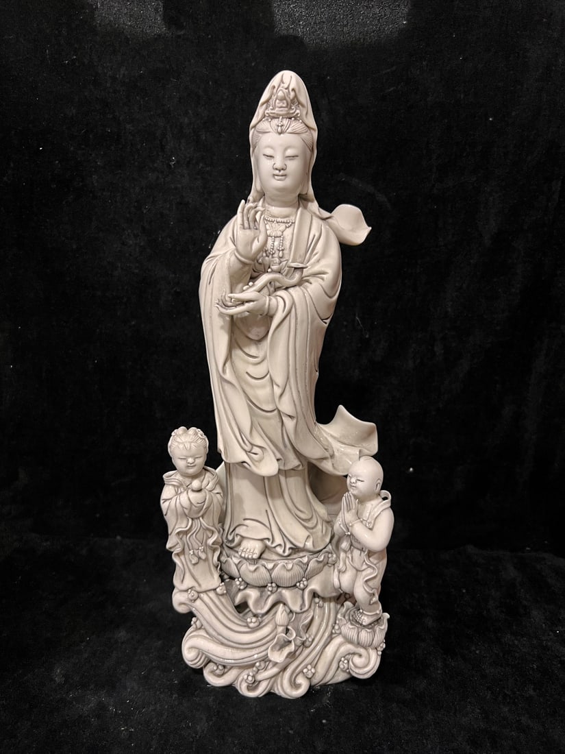 An Exquisite Blance-De-Chine Avalokitesvara Ornament: An Exquisite Blance-De-Chine Avalokitesvara Ornament,Song Dynasty, China,With Mark,Size:20.1in 德化瓷观音摆件,中国宋代,带款