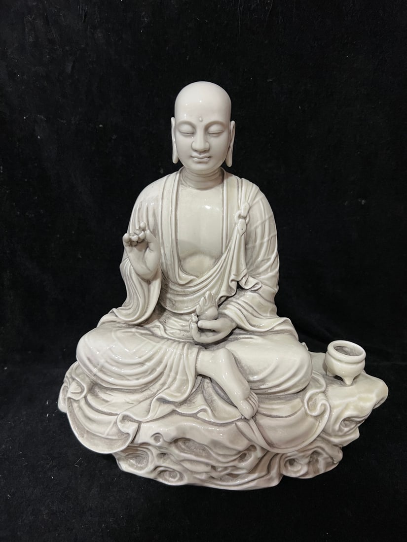An Exquisite Blance-De-Chine Buddha statue Ornament: An Exquisite Blance-De-Chine Buddha statue Ornament,Song Dynasty, China,With Mark,Size:13.8in 德化瓷佛像摆件,中国宋代,带款