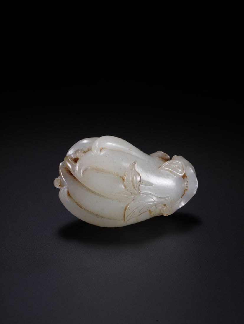 An Exquisite Hotan Jade Buddha's Hand: An Exquisite Hotan Jade Buddha's Hand,Qing Dynasty, China,Size:1.8inx1.1inx0.9in,Weight:33.3g 和田玉佛手,中国清代