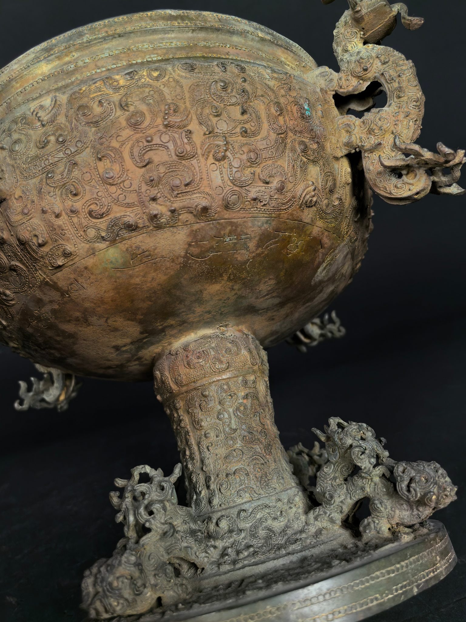 An Exquisite Bronze Dragon Pattern Jar - 4