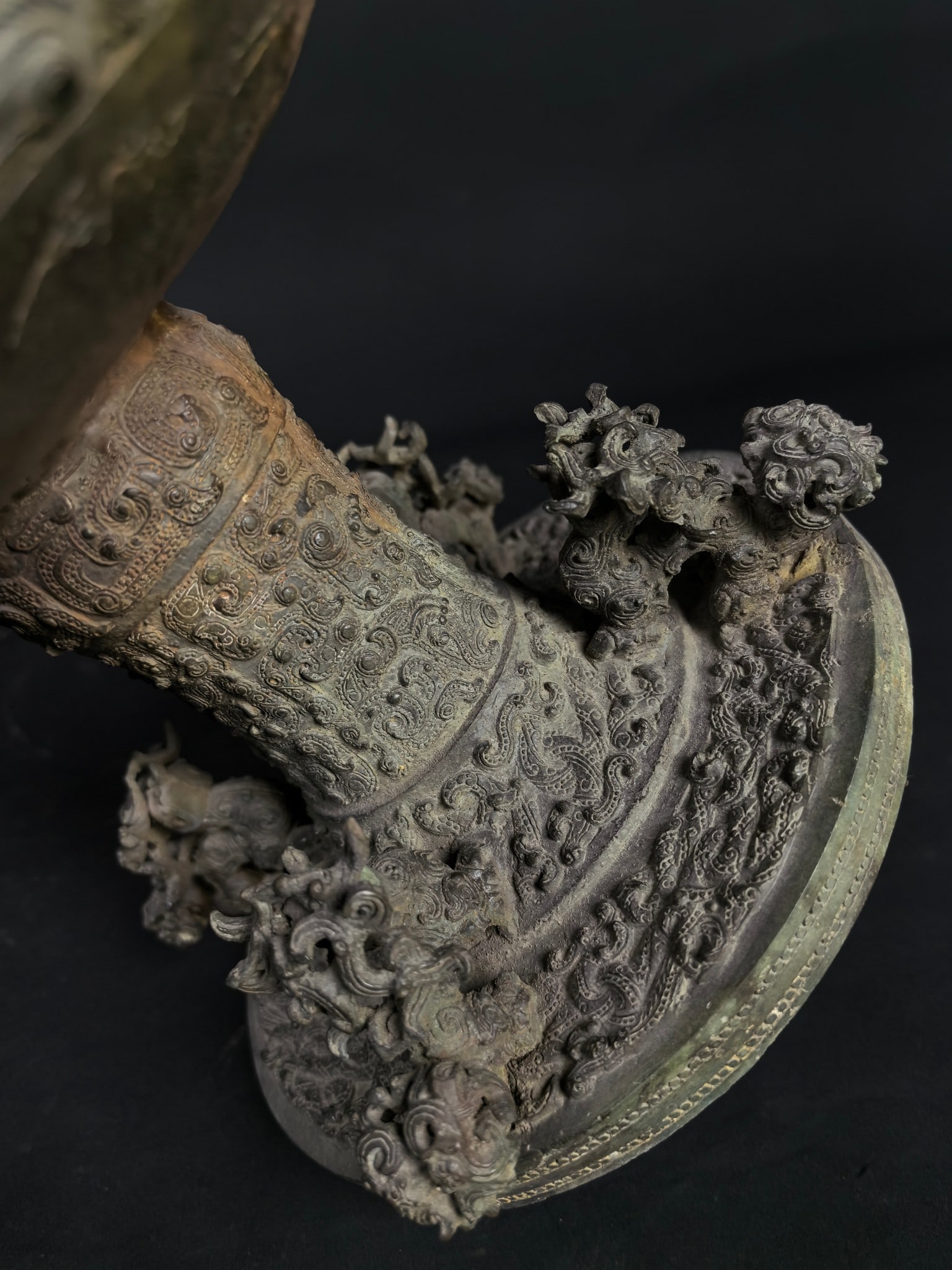 An Exquisite Bronze Dragon Pattern Jar - 6