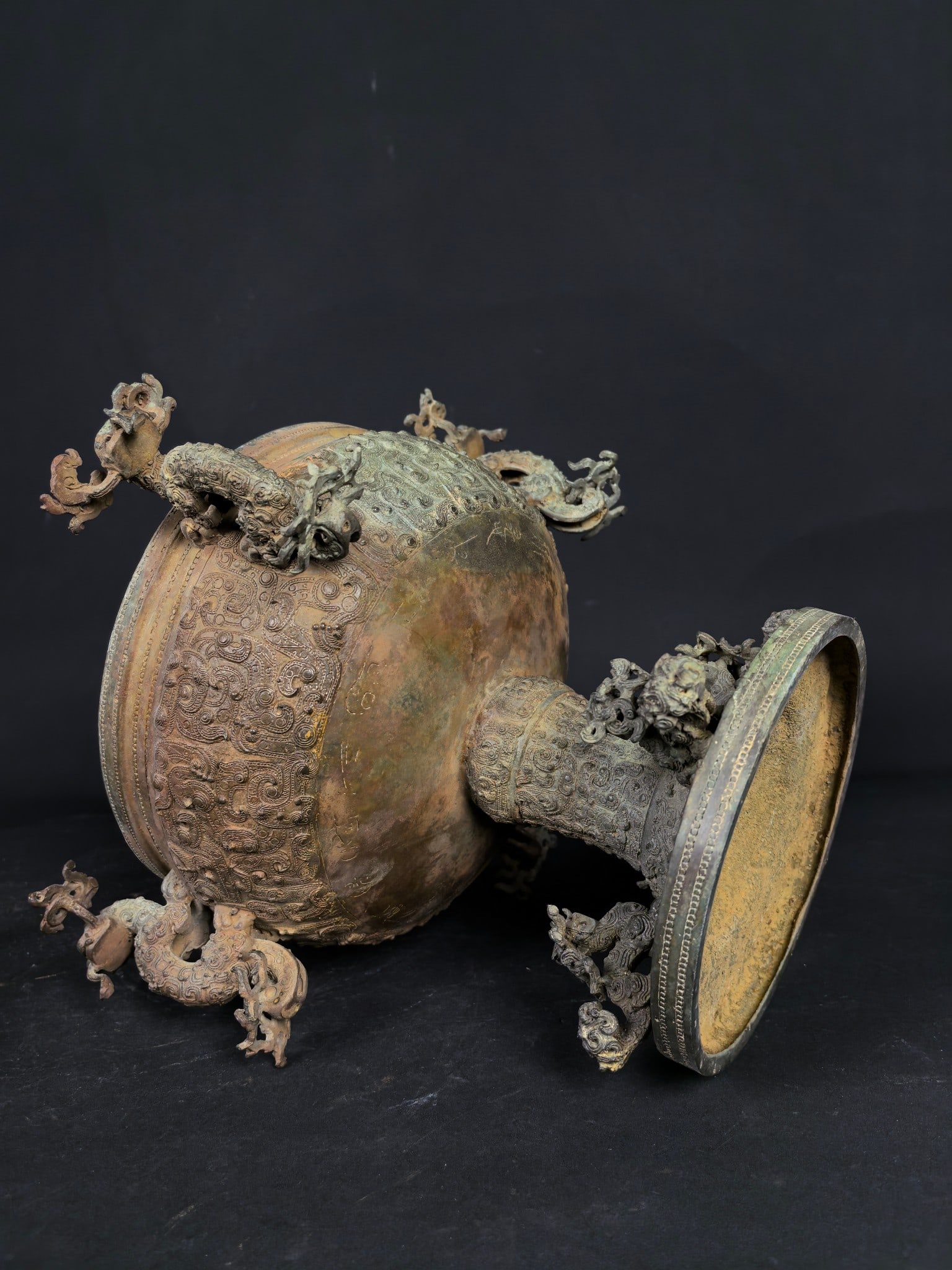 An Exquisite Bronze Dragon Pattern Jar - 7
