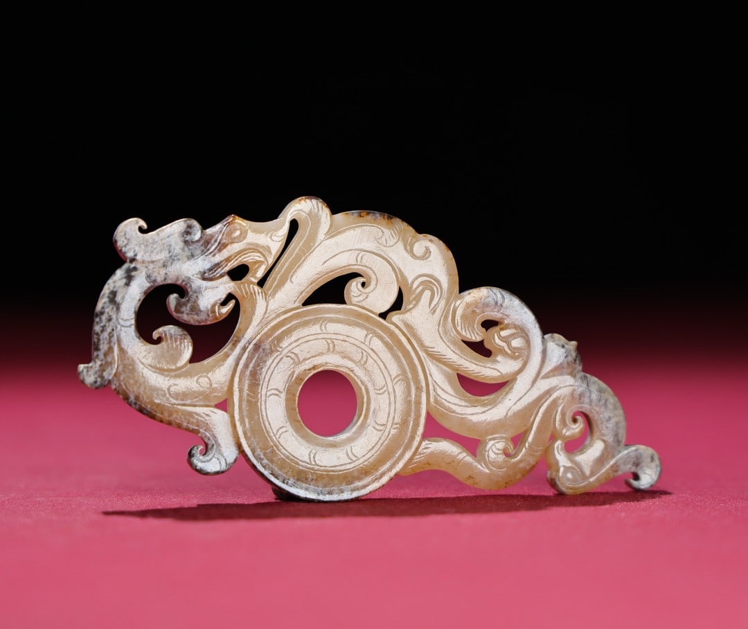 An Exquisite Hotan Jade Dragon and Phoenix Pendant: An Exquisite Hotan Jade Dragon and Phoenix Pendant,Han Dynasty, China,Size:3.7inx1.8inx0.2in,Weight:29g 和田玉龙凤佩,中国汉代