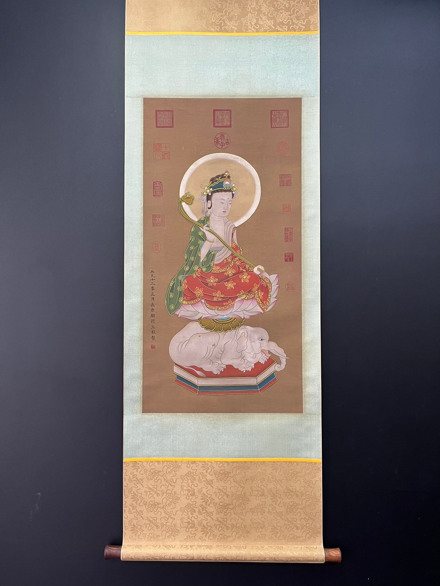 A Chinese Vertical Scroll Ink Painting of Avalokitesvara on Silk: A Chinese Vertical Scroll Ink Painting of Avalokitesvara on Silk,Jin Dynasty, China,Gu Kaizhi,without frame size:17.1inx33.9in