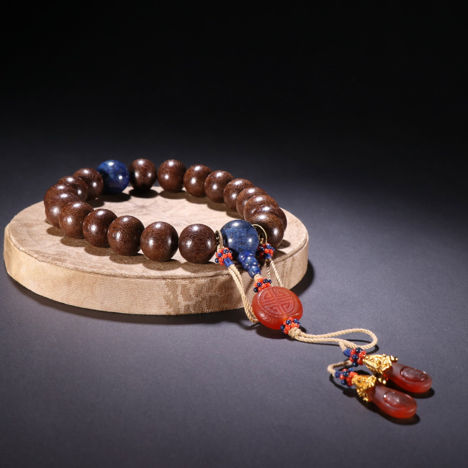 An Exquisite Eaglewood Hand String - 2