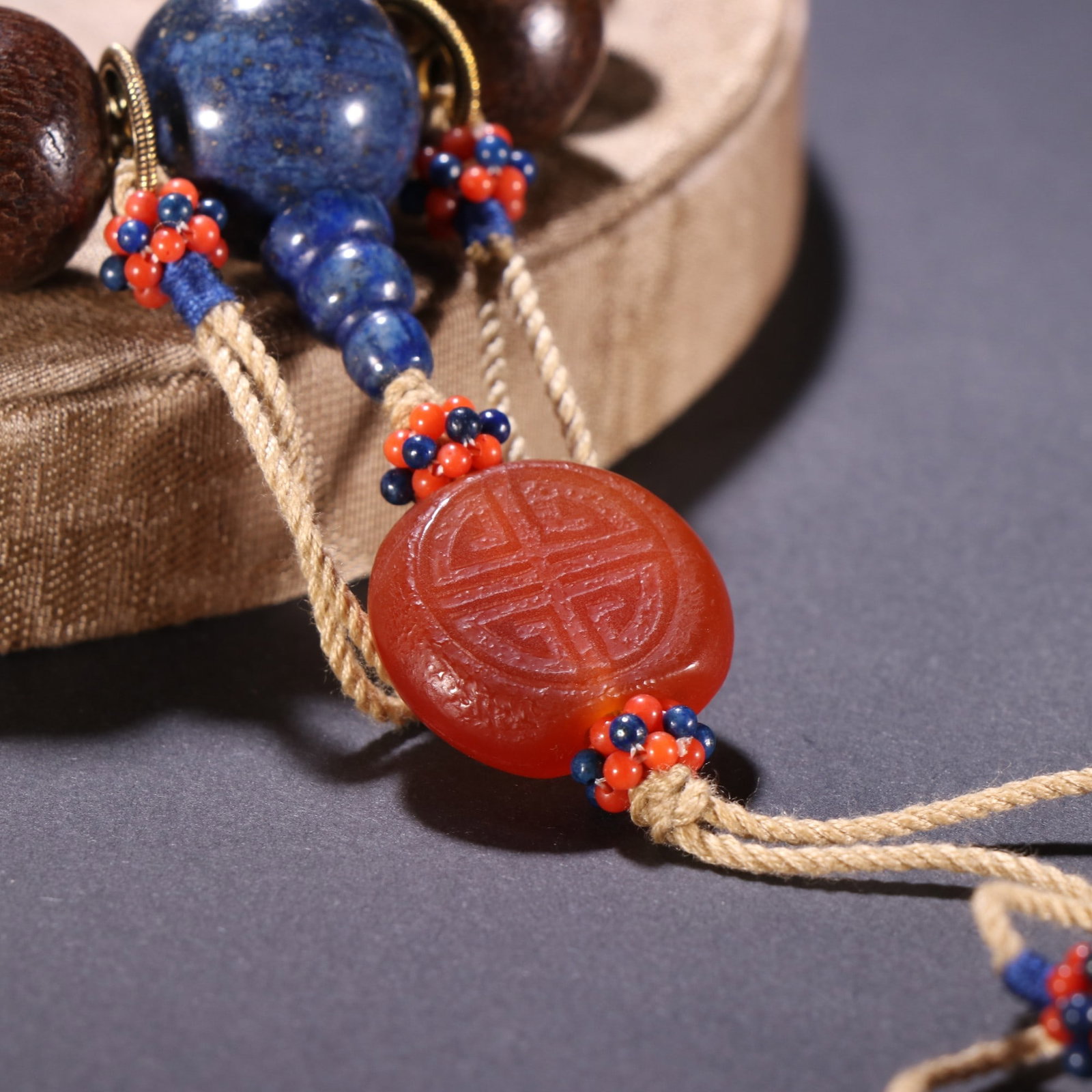 An Exquisite Eaglewood Hand String - 3
