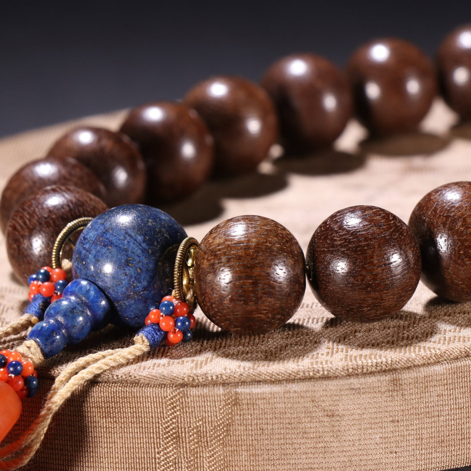 An Exquisite Eaglewood Hand String - 6