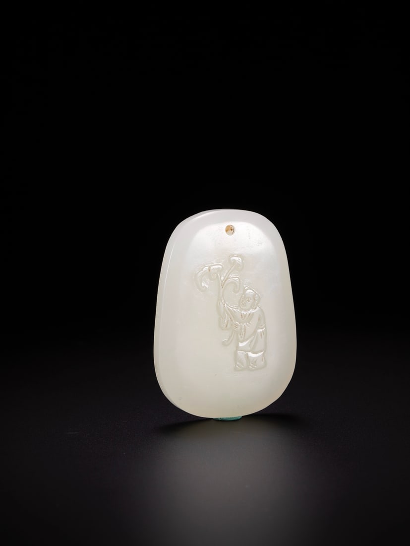 An Exquisite Hotan Jade Figures Pattern Brand: An Exquisite Hotan Jade Figures Pattern Brand,Qing Dynasty, China,Size:1.8inx1.3inx0.3in,Weight:25g 和田玉人物纹牌,中国清代
