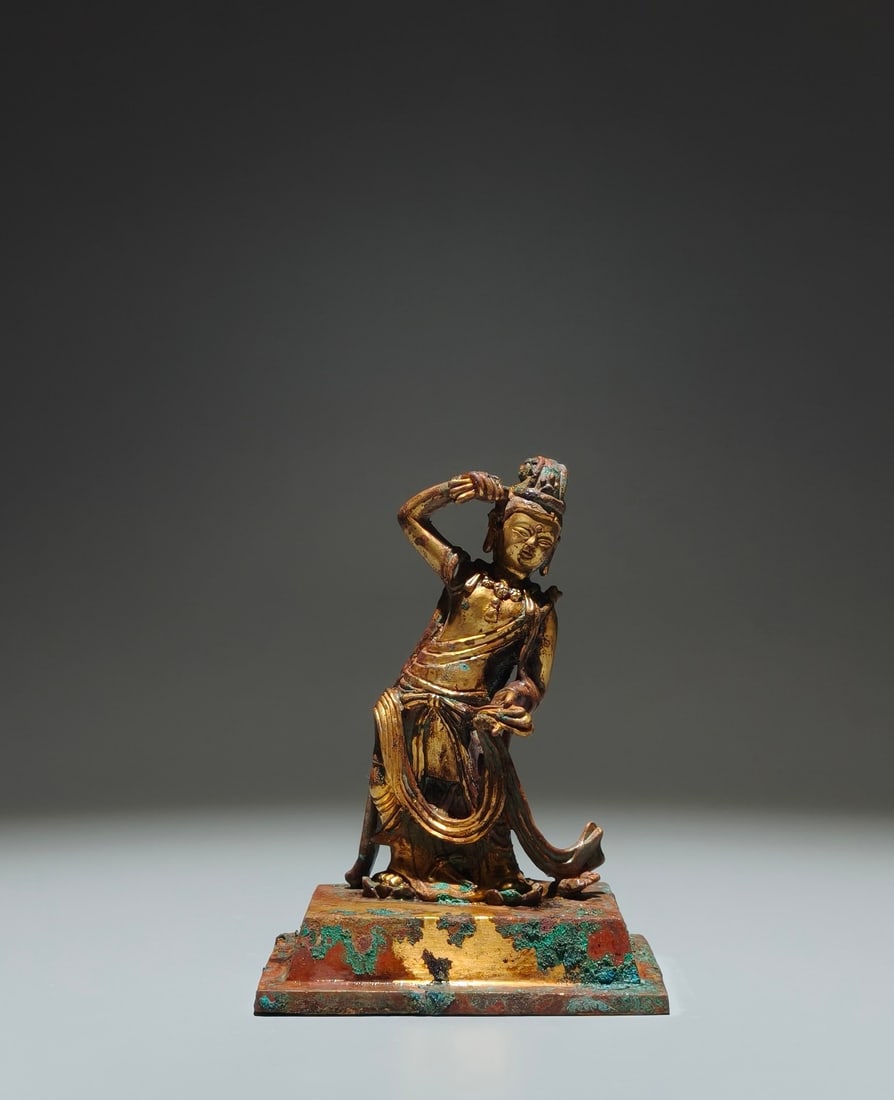 An Exquisite Gilt Bronze Buddha Statue Ornament: An Exquisite Gilt Bronze Buddha Statue Ornament,Han Dynasty, China,Size:6.1inx4.5inx3in 铜鎏金佛像摆件,中国汉代