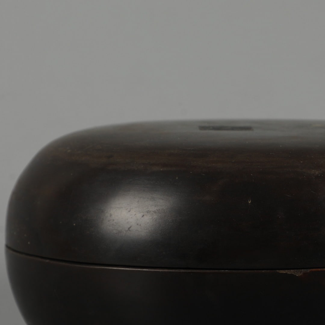 A Exquisite Black Lacquer Round Box - 2