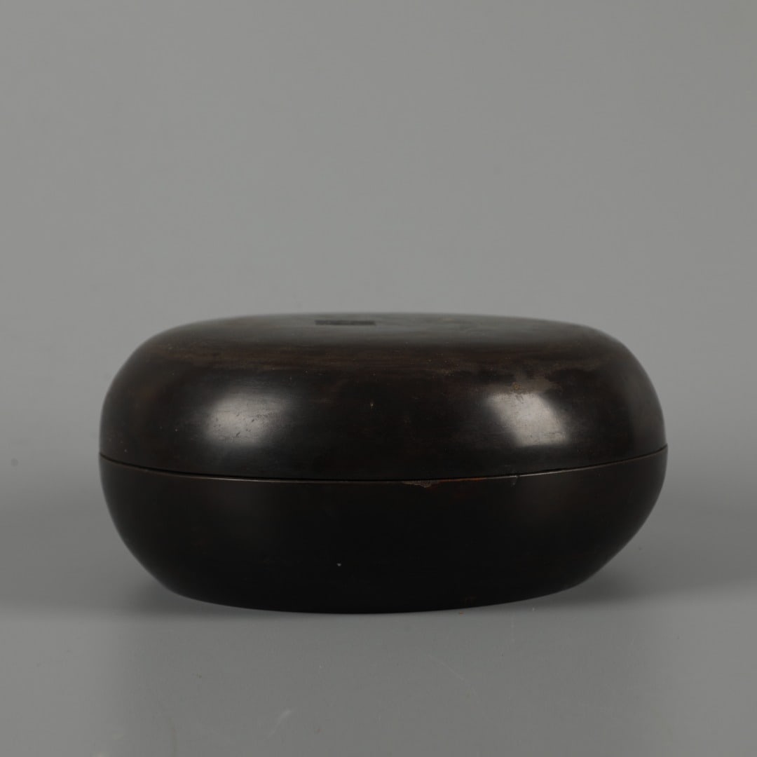 A Exquisite Black Lacquer Round Box - 3