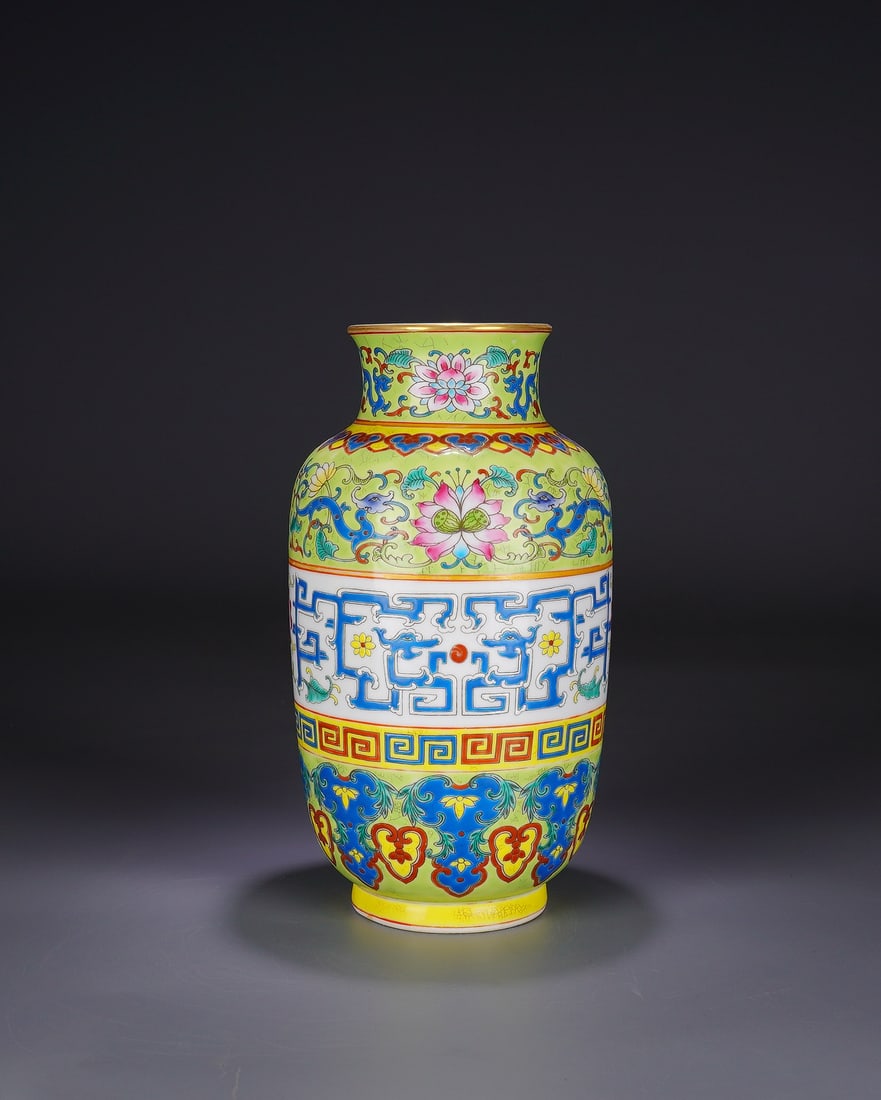 An Exquisite Enamel Dragon Pattern Vase: An Exquisite Enamel Dragon Pattern Vase,Qing Dynasty, China,Yongzheng Six-character Mark,Size:8.3inx4.7in