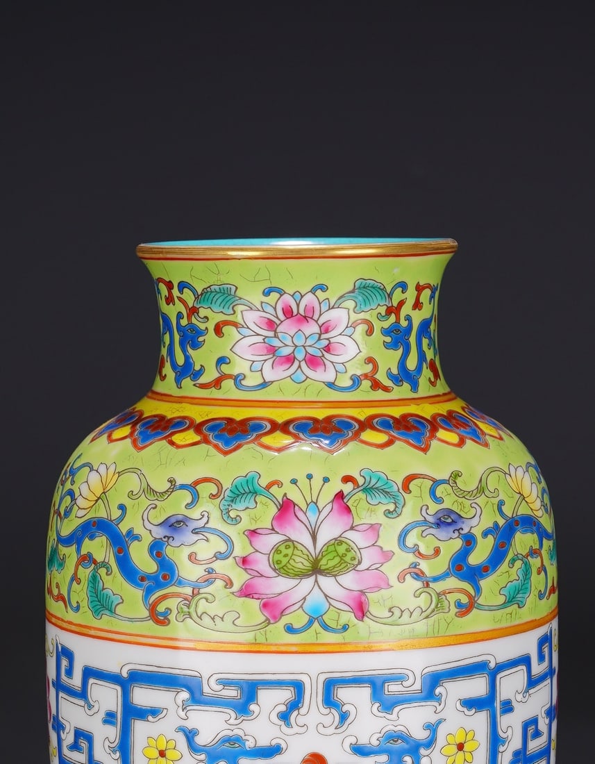 An Exquisite Enamel Dragon Pattern Vase - 4