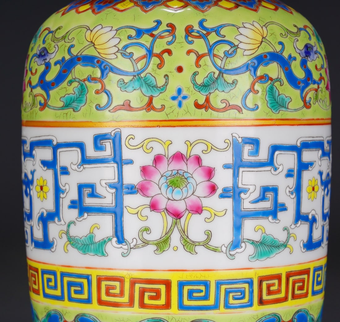 An Exquisite Enamel Dragon Pattern Vase - 5