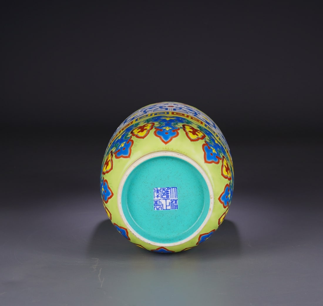 An Exquisite Enamel Dragon Pattern Vase - 8