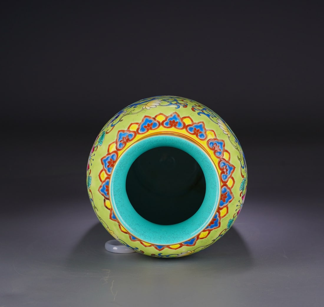 An Exquisite Enamel Dragon Pattern Vase - 9