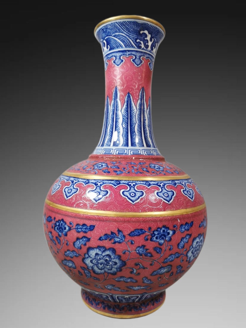An Exquisite Ruby Red-Glazed Blue and White Flower Pattern Vase - 3