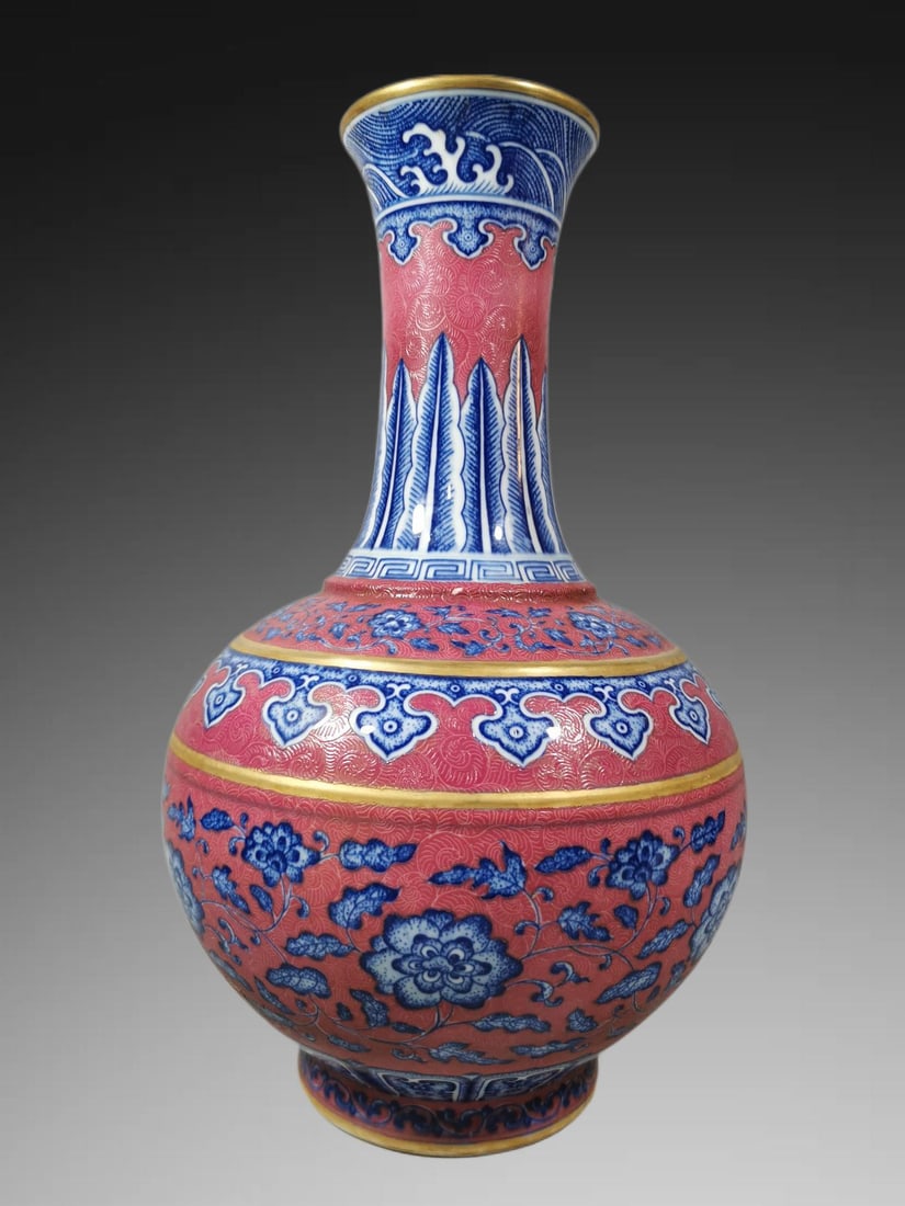 An Exquisite Ruby Red-Glazed Blue and White Flower Pattern Vase - 4