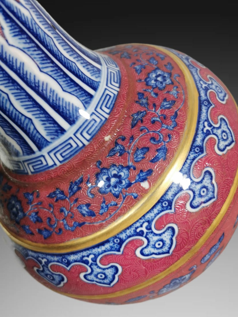 An Exquisite Ruby Red-Glazed Blue and White Flower Pattern Vase - 5