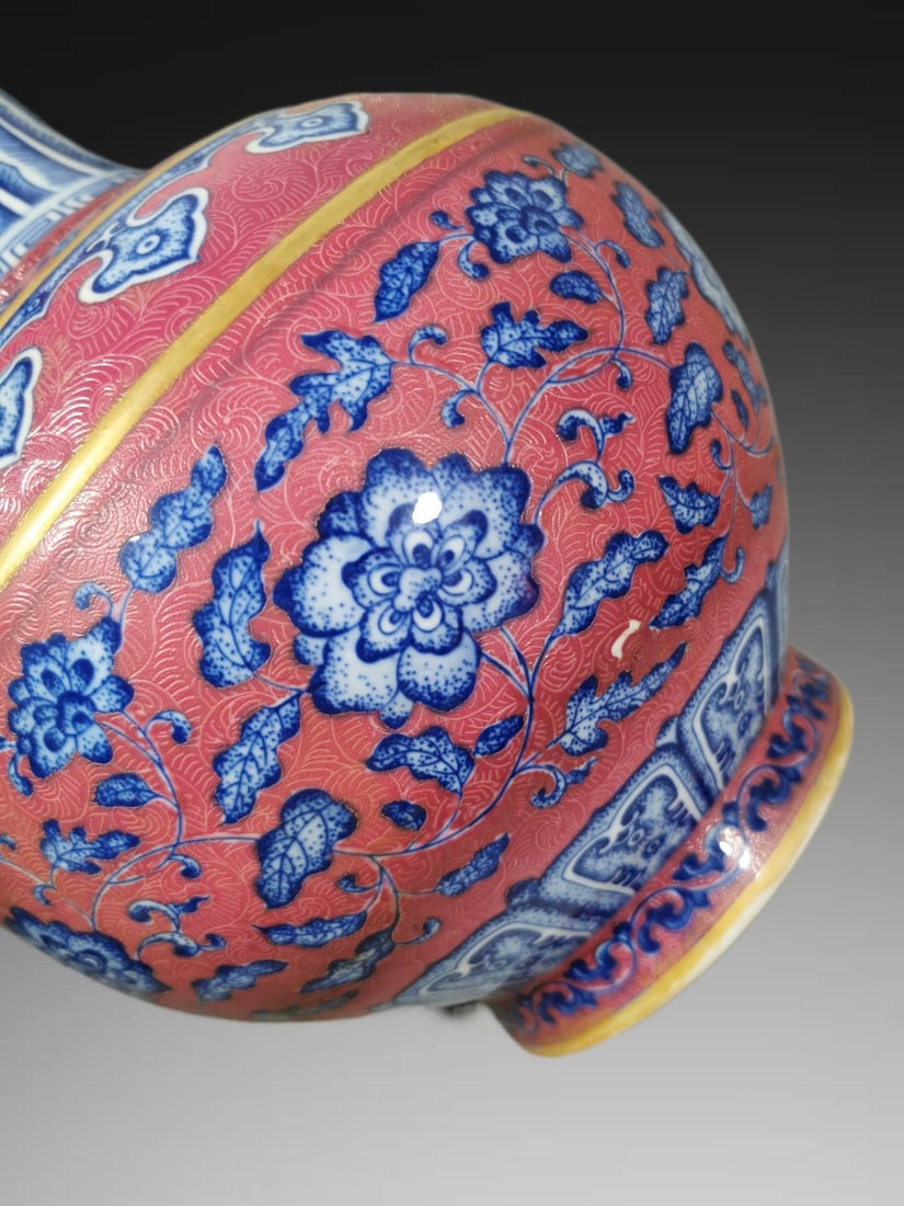 An Exquisite Ruby Red-Glazed Blue and White Flower Pattern Vase - 6