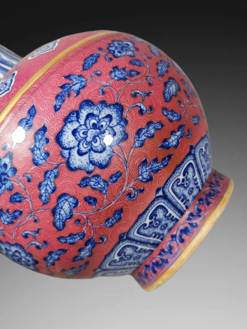 An Exquisite Ruby Red-Glazed Blue and White Flower Pattern Vase - 7