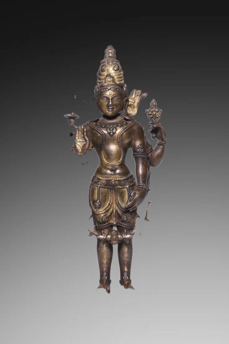 An Exquisite Gilt Bronze Buddha Statue Ornament: An Exquisite Gilt Bronze Buddha Statue Ornament,Qing Dynasty, China,Size:6.7inx2.6inx1.9in,Weight:480g 铜鎏金佛像摆件,中国清代