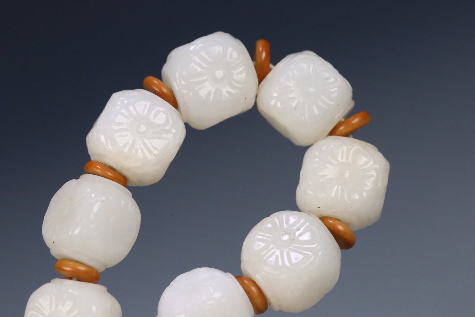 An Exquisite Hotan Jade Flower Pattern Hand String - 3