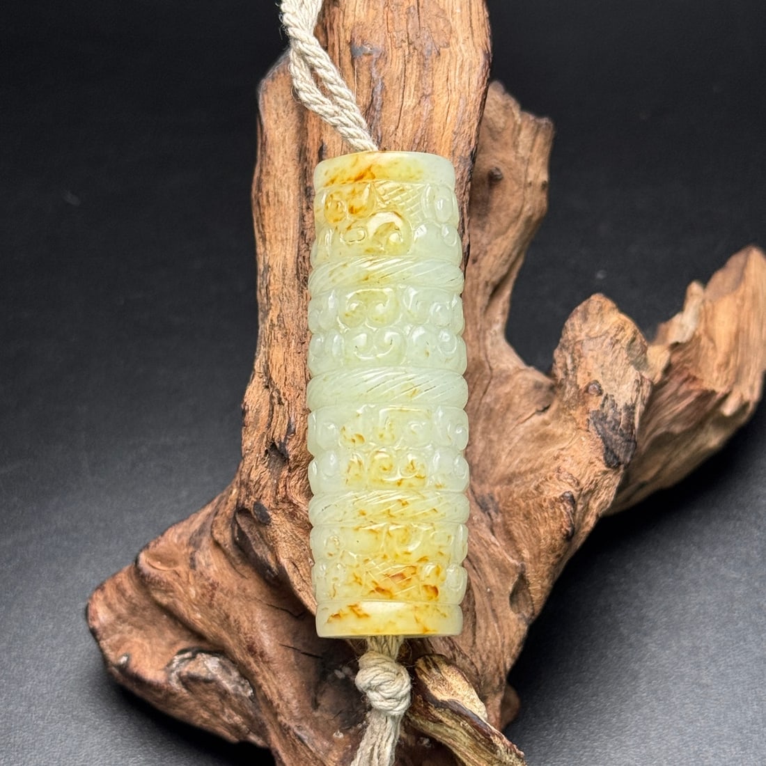 An Exquisite Hotan Jade Pendant: An Exquisite Hotan Jade Pendant,Qing Dynasty,China,Size:2.2inx0.7inx0.7in,Weight:40g 和田玉挂件,中国清代