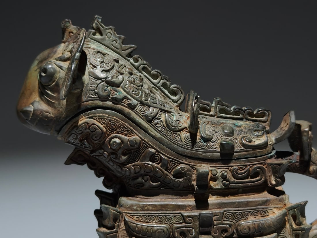An Exquisite Bronze Beast‑Face Pattern Vase - 2