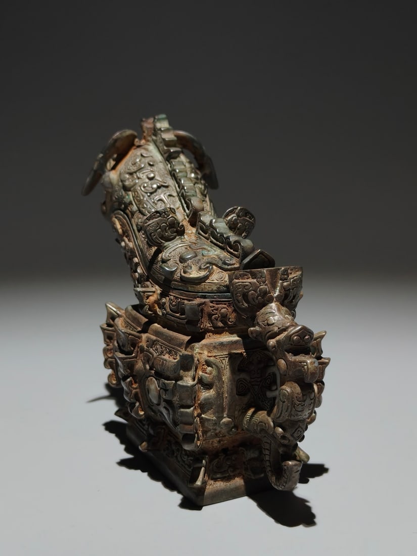 An Exquisite Bronze Beast‑Face Pattern Vase - 3