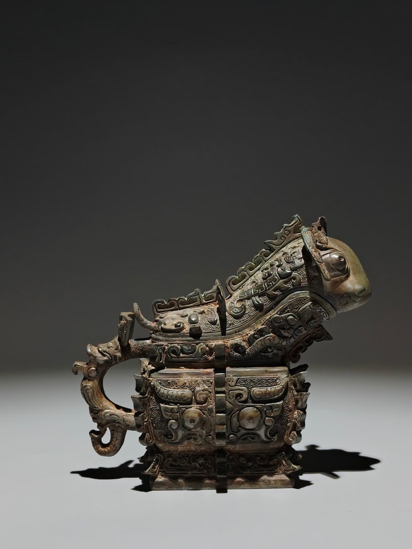 An Exquisite Bronze Beast‑Face Pattern Vase - 5