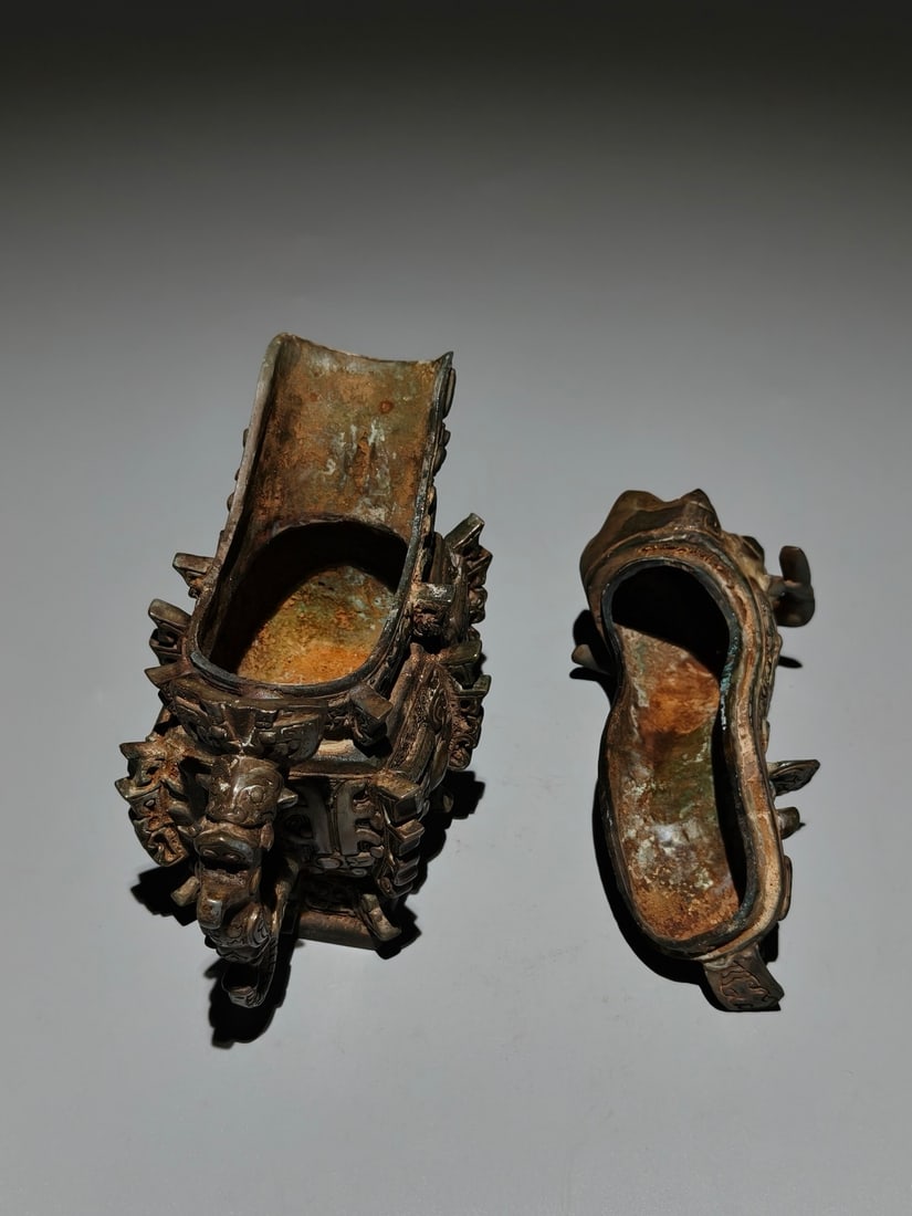 An Exquisite Bronze Beast‑Face Pattern Vase - 7