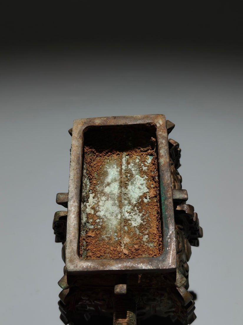An Exquisite Bronze Beast‑Face Pattern Vase - 9