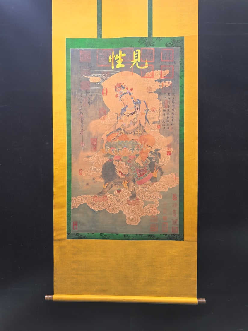 A Chinese Vertical Scroll Ink Painting of Avalokitesvara on Silk: A Chinese Vertical Scroll Ink Painting of Avalokitesvara on Silk,Song Dynasty, China,Emperor Huizong of Song,without frame size:26.8inx45.7in 一幅中国水墨绢&#