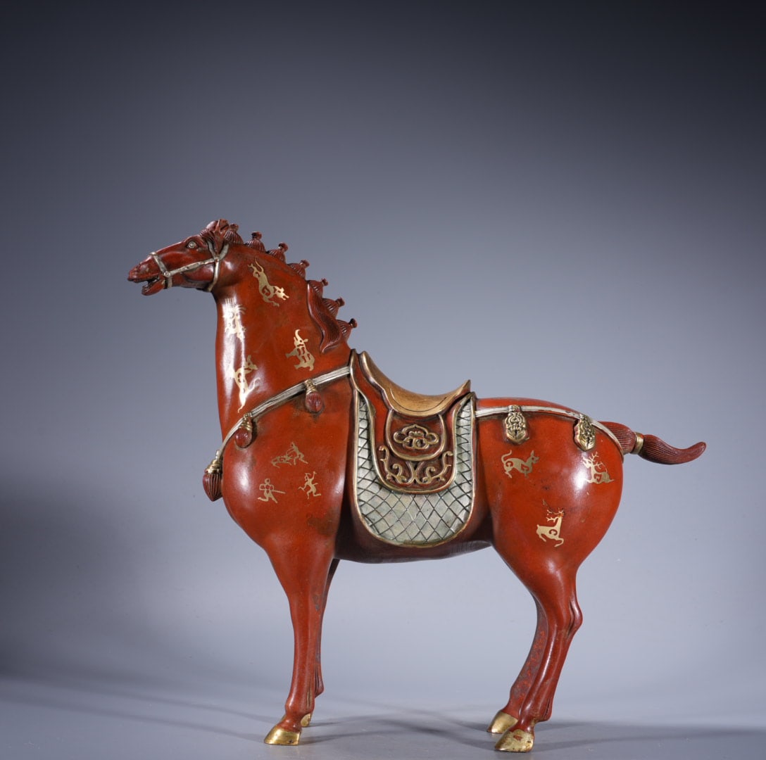 An Exquisite Gilt and Silver‑Gilt Bronze Horse: An Exquisite Gilt and Silver‑Gilt Bronze Horse,Ming Dynasty, China,Size:11.8inx13.8in,Weight:3500g 铜鎏金鎏银马,中国明代
