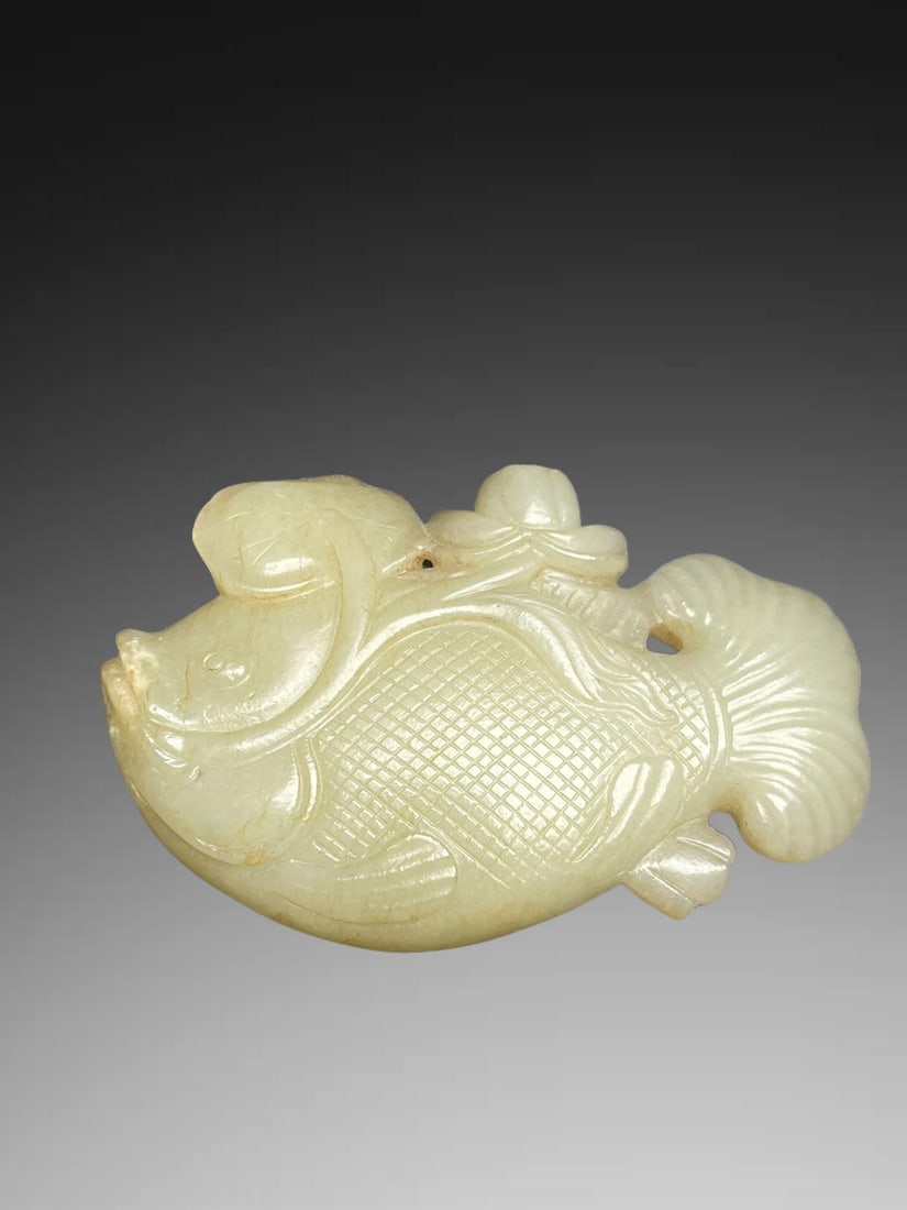 An Exquisite Hotan Jade Fish: An Exquisite Hotan Jade Fish,Han Dynasty, China,Size:3inx1.9inx0.7in 和田玉鱼,中国汉代
