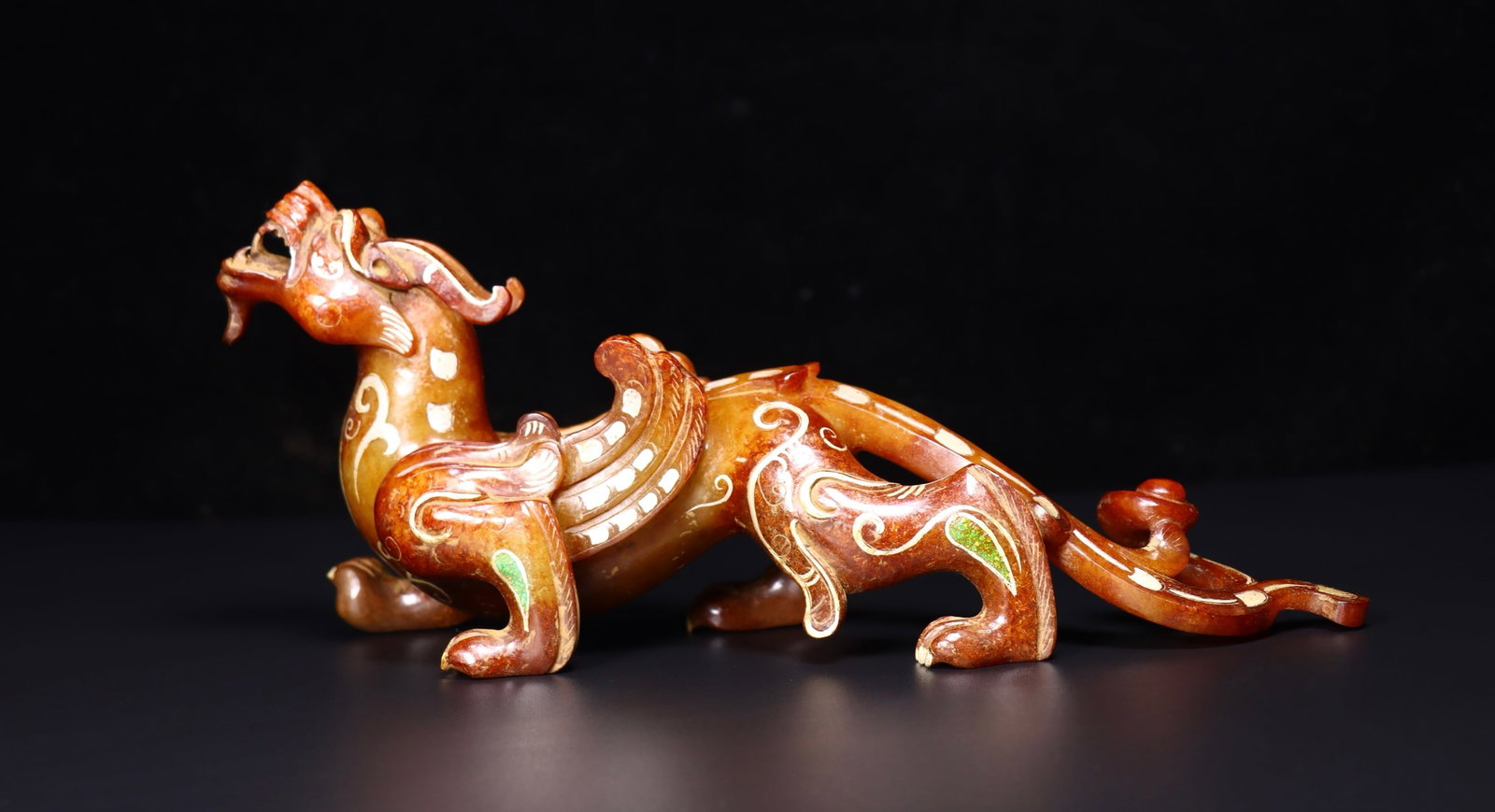An Exquisite Hotan Jade Inlaid Beast Ornament: An Exquisite Hotan Jade Inlaid Beast Ornament,Han Dynasty, China,Size:10.4inx3.1inx4.4in,Weight:890g 和田玉镶嵌兽摆件,中国汉代