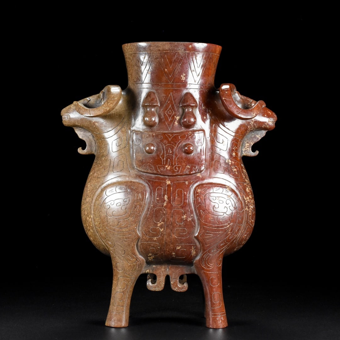 An Exquisite Hotan Jade Sheep Vase: An Exquisite Hotan Jade Sheep Vase,Han Dynasty, China,Size:5.3inx2.8inx8.7in,Weight:1576g 和田玉羊瓶,中国汉代