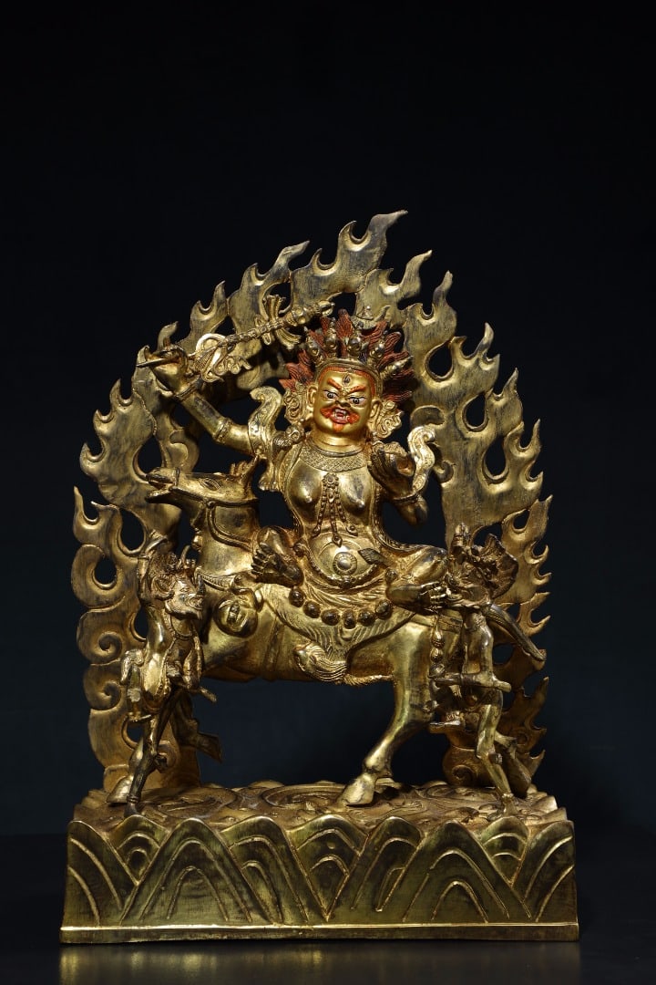 An Exquisite Gilt Bronze Painted Color Buddha Statue Ornament: An Exquisite Gilt Bronze Painted Color Buddha Statue Ornament,Qing Dynasty, China,Size:18.5inx12.6inx6.3in,Weight:7320g