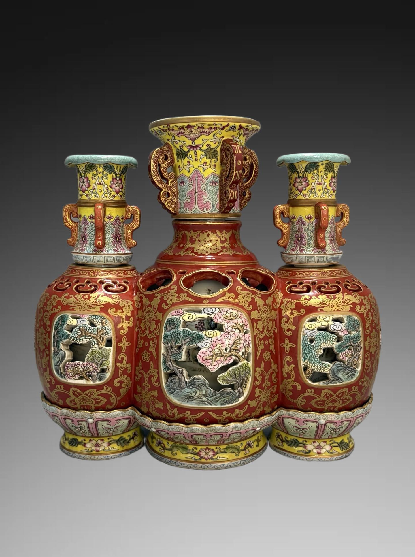 An Exquisite Enamel Iron-Red Painted Gold Landscape Pattern Vase: An Exquisite Enamel Iron-Red Painted Gold Landscape Pattern Vase,Qing Dynasty, China,Qianlong Six‑character Mark,Size:10.6inx11.4in 珐琅彩矾红描金ा