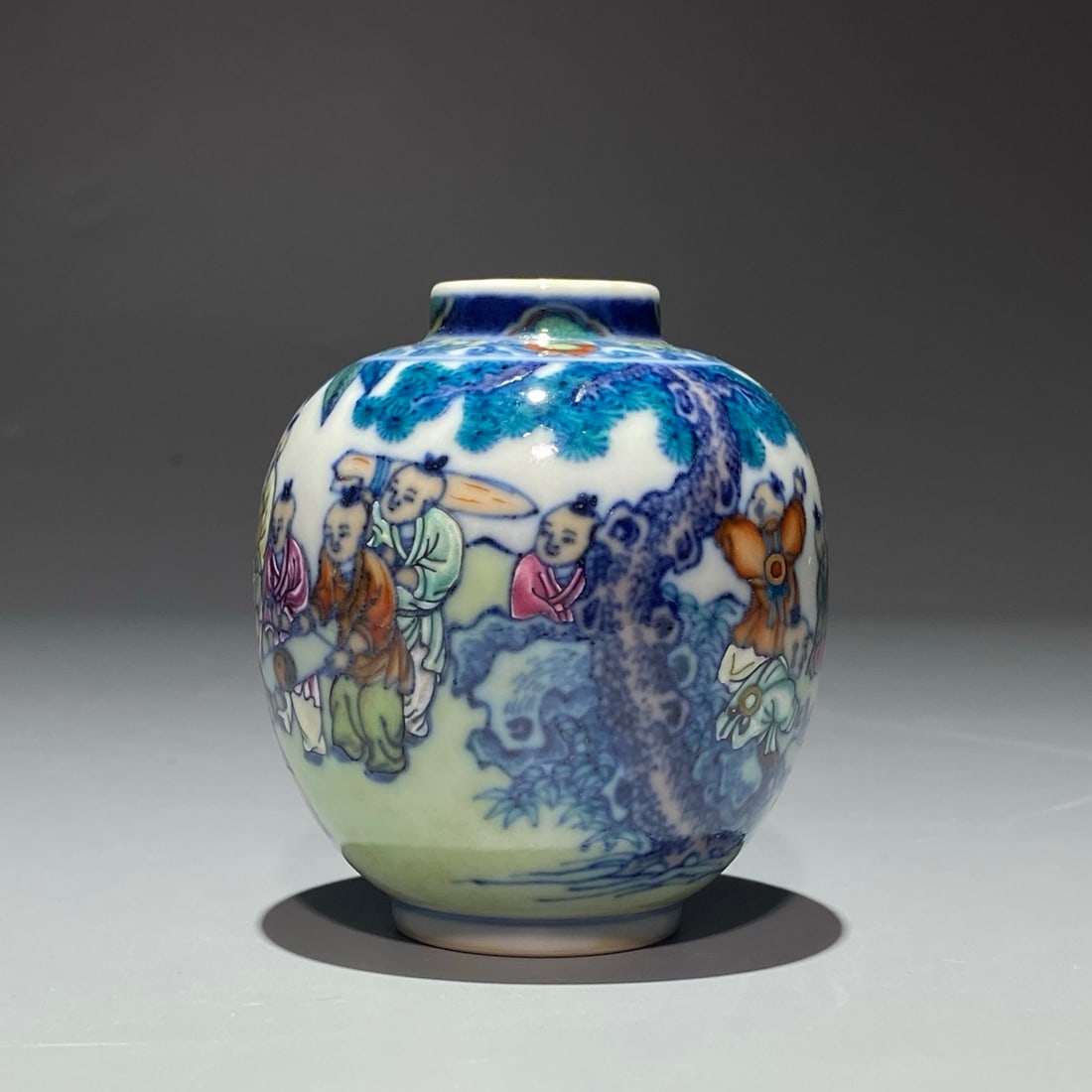 An Exquisite Doucai Figures Pattern Jar - 2