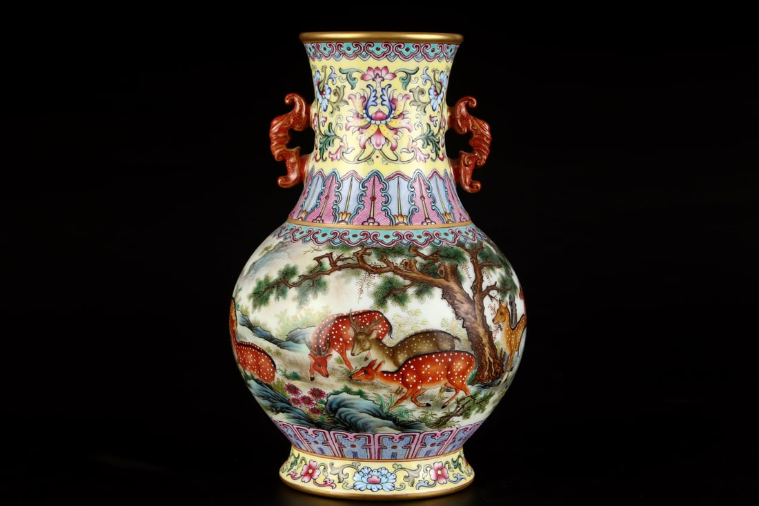 An Exquisite Enamel Painted Gold Deer Pattern Vase: An Exquisite Enamel Painted Gold Deer Pattern Vase,Qing Dynasty, China,Qianlong Four-character Mark,Size:7.8inx5.1in