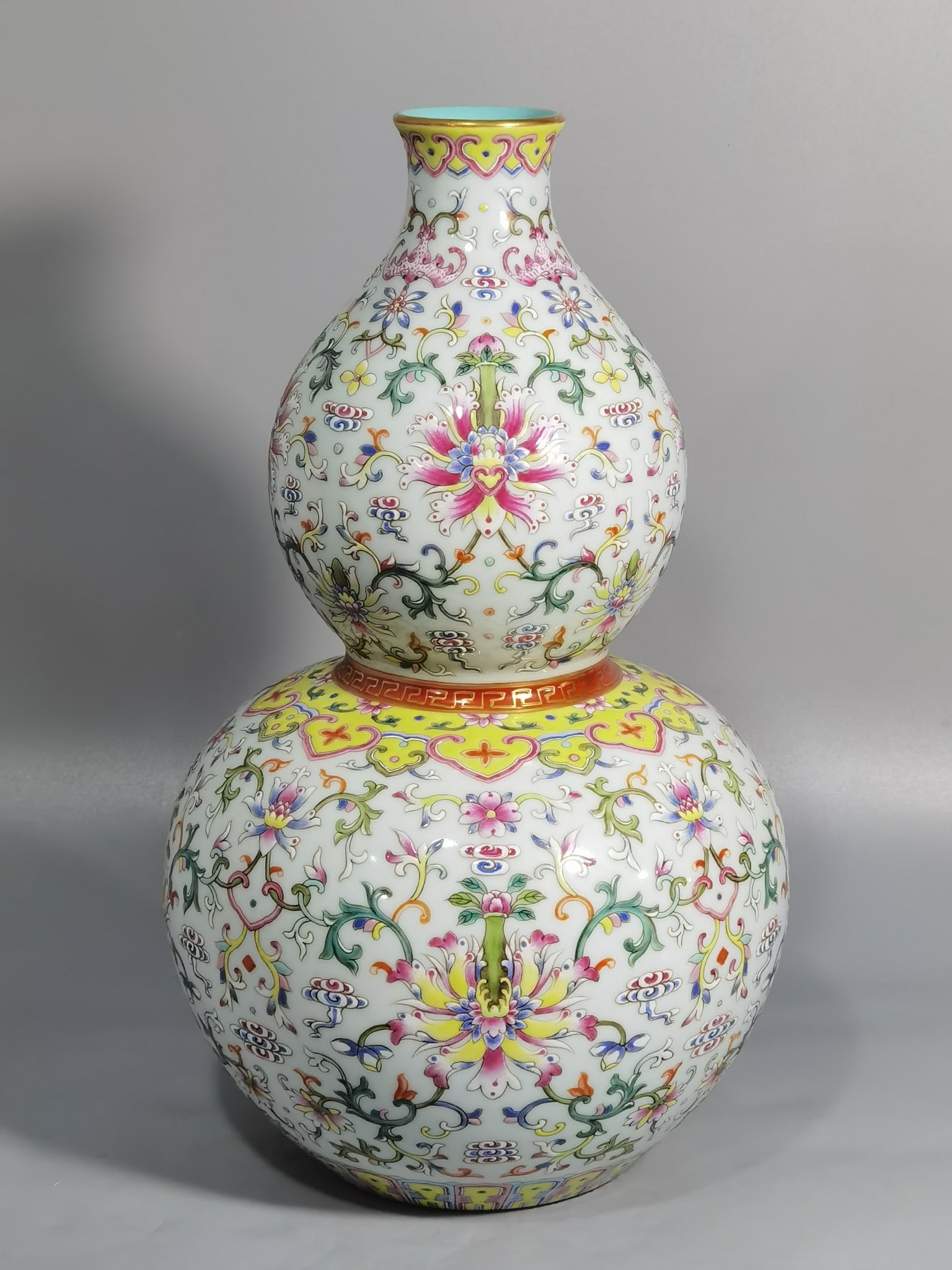 An Exquisite Famille-Rose White Ground Lotus Pattern Gourd Vase: An Exquisite Famille-Rose White Ground Lotus Pattern Gourd Vase,Qing Dynasty, China,Jiaqing Six‑character Mark,Size:12.7inx7.5in 白地粉彩缠枝莲纹&