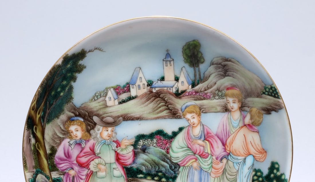 An Exquisite Ruby Red-Glazed Figures Pattern Plate - 2